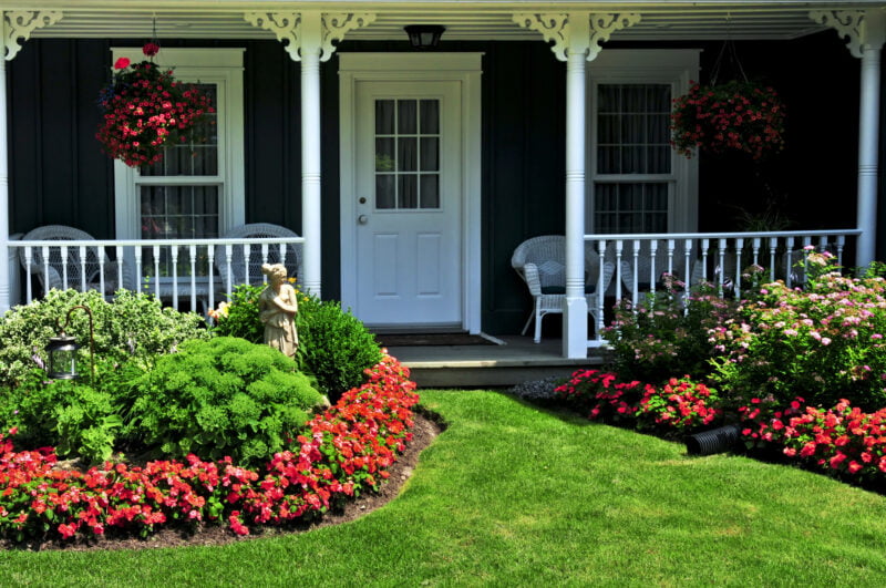 You may be surprised at how implementing a few easy curb appeal ideas, such as fixing your lawn, can make selling your house much easier. Learn more.
