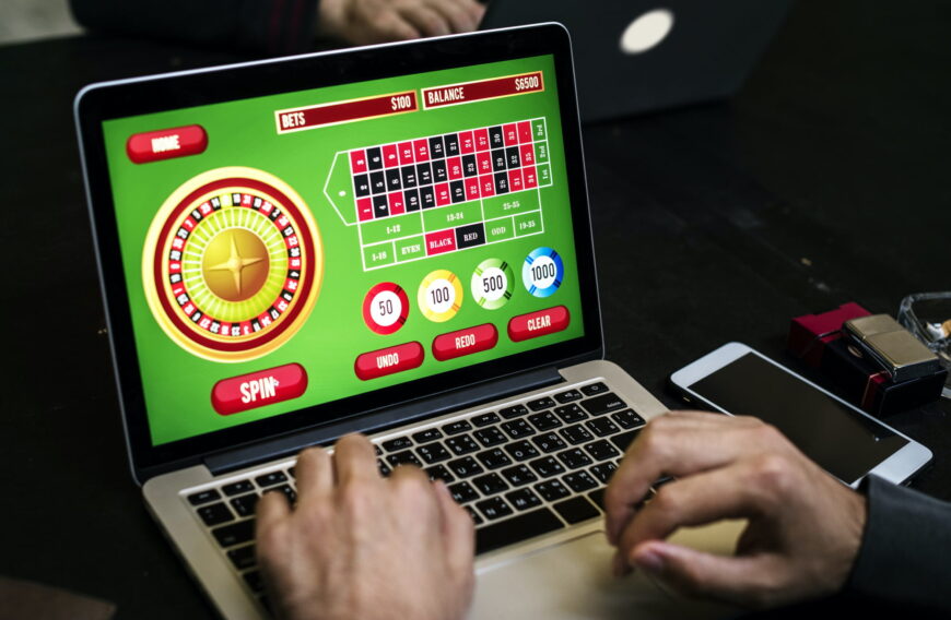Finding the right casino for gambling online requires knowing your options. Here is the complete guide for gamblers on how to select online casinos.