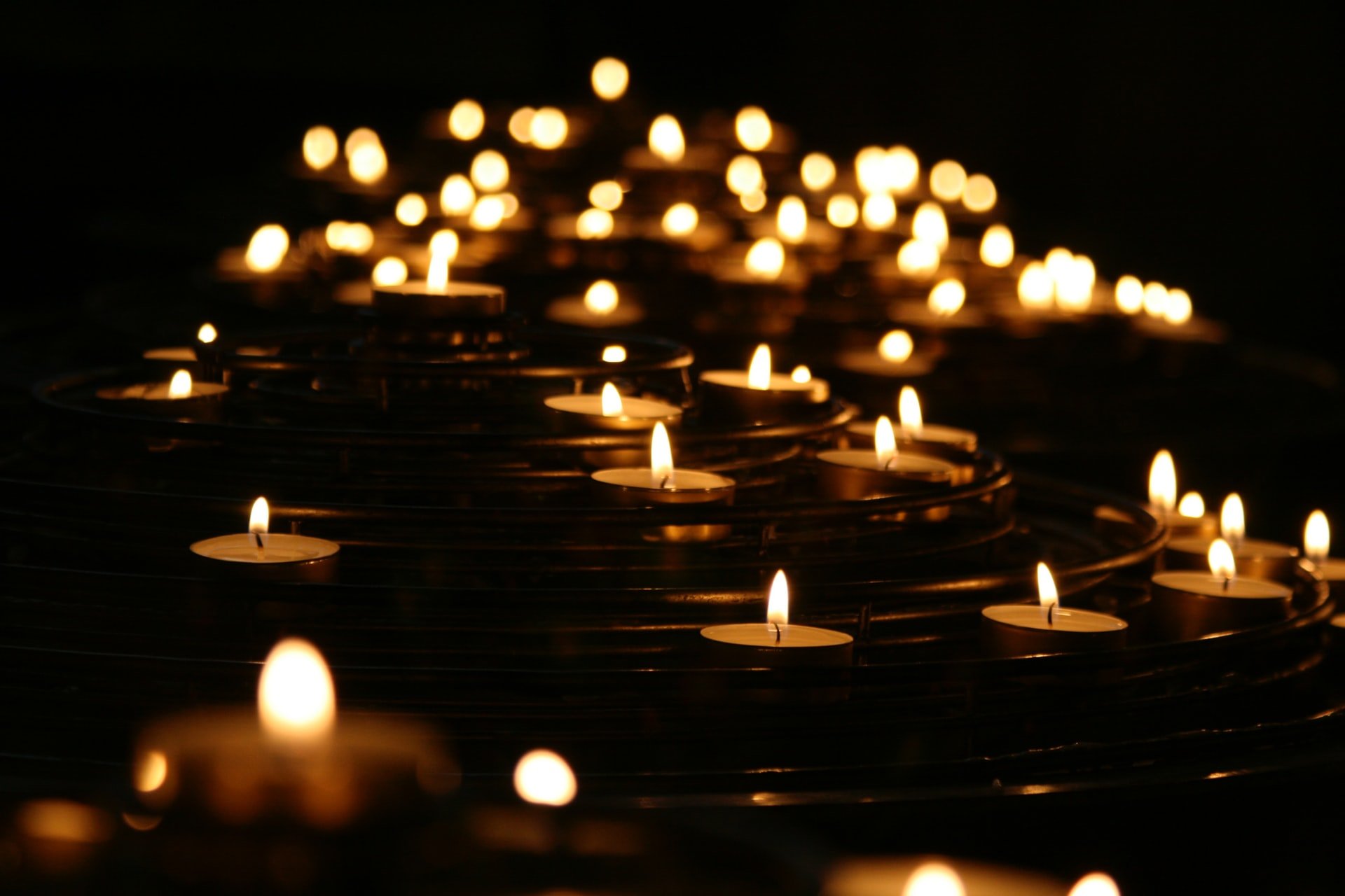 5 Surprising Benefits of Burning Candles