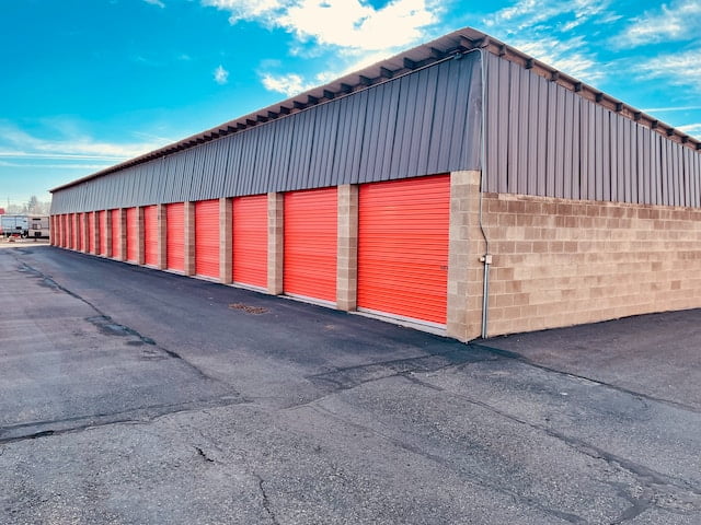 Streamline Your Business Moving Process With Commercial Storage Units Services